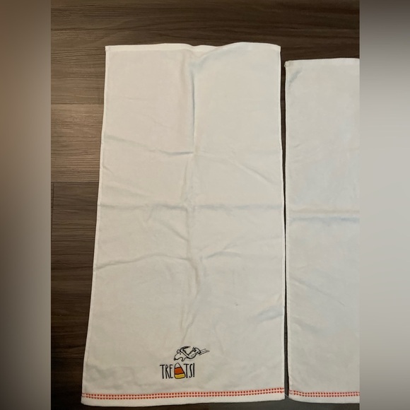 Rae Dunn Peanuts Artisan Collection Snoopy Treats with Candy corn Towel set of 2 - Picture 4 of 6